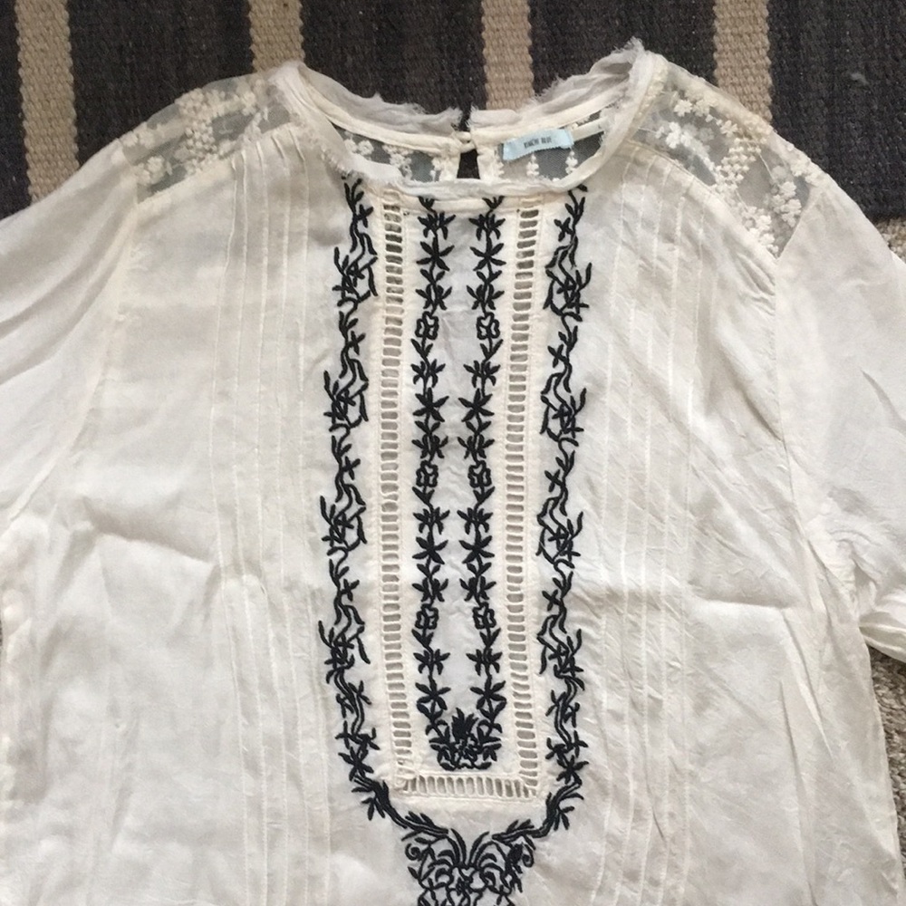 Embroidered top - Picture 2 of 3